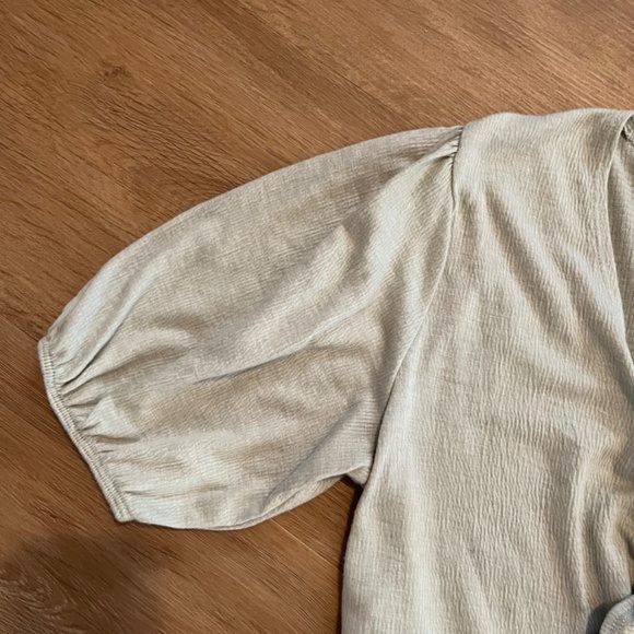 Abercrombie & Fitch Smocked Waist Blouse with Tie Front/Sage/Size Medi… - Picture 7 of 9